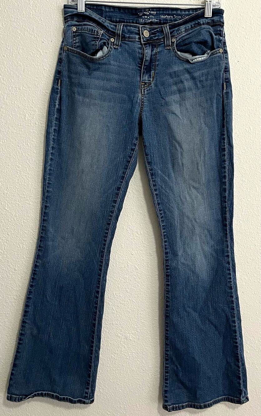 Signature by Levi Strauss & Co. Women’s Bootcut Slim Medium Wash Stretch Jeans
